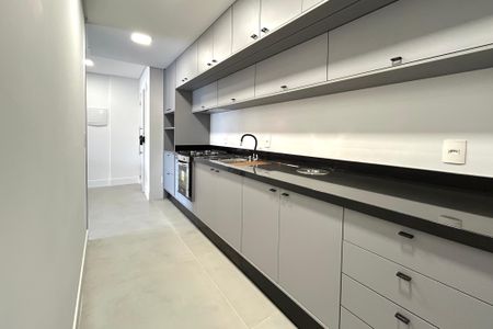 Apartamento para alugar com 75m², 2 quartos e 2 vagas Apartamento para alugar com 75m², 2 quartos e 2 vagasCozinha
