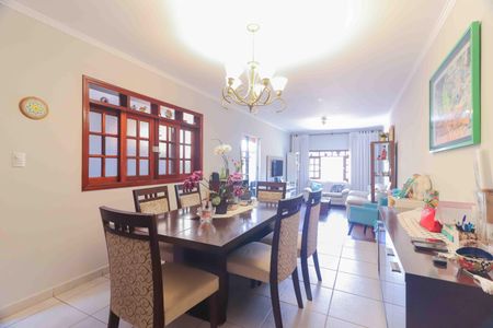 Casa à venda com 183m², 3 quartos e 4 vagasSala