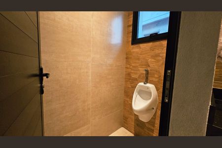 Casa de condomínio à venda com 408m², 4 quartos e 8 vagas Casa de condomínio à venda com 408m², 4 quartos e 8 vagasÁrea gourmet - Banheiro