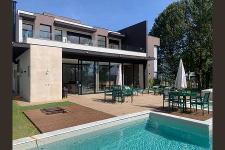 Casa de condomínio à venda com 408m², 4 quartos e 8 vagas Casa de condomínio à venda com 408m², 4 quartos e 8 vagasPiscina