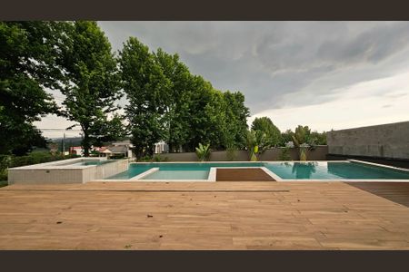 Casa de condomínio à venda com 408m², 4 quartos e 8 vagas Casa de condomínio à venda com 408m², 4 quartos e 8 vagasÁrea comum