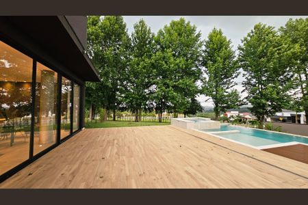 Casa de condomínio à venda com 408m², 4 quartos e 8 vagas Casa de condomínio à venda com 408m², 4 quartos e 8 vagasÁrea comum