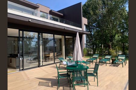 Casa de condomínio à venda com 408m², 4 quartos e 8 vagas Casa de condomínio à venda com 408m², 4 quartos e 8 vagasQuintal