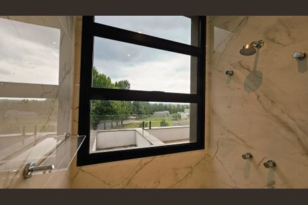 Casa de condomínio à venda com 408m², 4 quartos e 8 vagas Casa de condomínio à venda com 408m², 4 quartos e 8 vagasBanheiro da Suíte 2