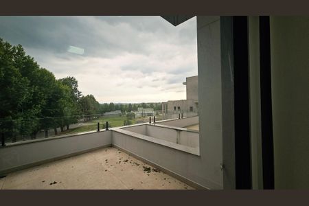 Casa de condomínio à venda com 408m², 4 quartos e 8 vagas Casa de condomínio à venda com 408m², 4 quartos e 8 vagasVaranda Suíte 2