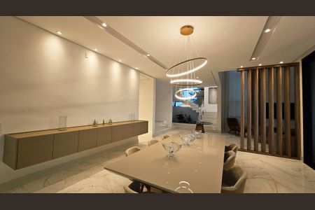 Casa de condomínio à venda com 408m², 4 quartos e 8 vagas Casa de condomínio à venda com 408m², 4 quartos e 8 vagasSala