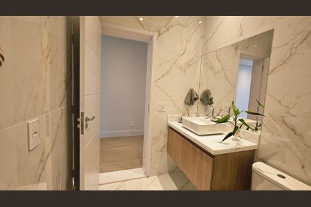 Casa de condomínio à venda com 408m², 4 quartos e 8 vagas Casa de condomínio à venda com 408m², 4 quartos e 8 vagasBanheiro