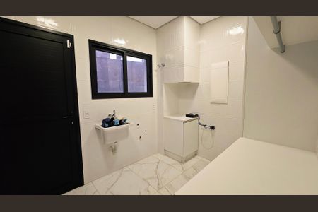 Casa de condomínio à venda com 408m², 4 quartos e 8 vagas Casa de condomínio à venda com 408m², 4 quartos e 8 vagasÁrea de Serviço