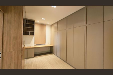 Casa de condomínio à venda com 408m², 4 quartos e 8 vagas Casa de condomínio à venda com 408m², 4 quartos e 8 vagasSuíte 1