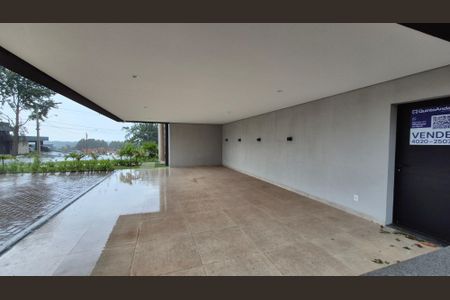 Casa de condomínio à venda com 408m², 4 quartos e 8 vagas Casa de condomínio à venda com 408m², 4 quartos e 8 vagasGaragem