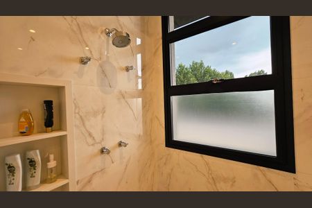 Casa de condomínio à venda com 408m², 4 quartos e 8 vagas Casa de condomínio à venda com 408m², 4 quartos e 8 vagasBanheiro da Suíte 1