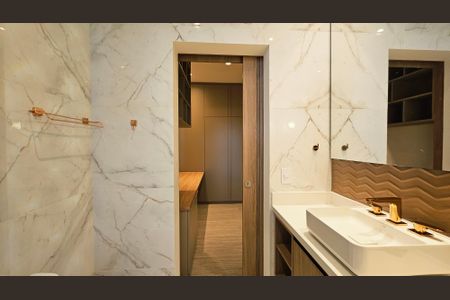 Casa de condomínio à venda com 408m², 4 quartos e 8 vagas Casa de condomínio à venda com 408m², 4 quartos e 8 vagasBanheiro da Suíte 1