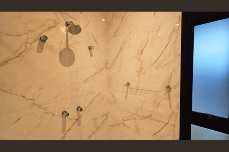 Casa de condomínio à venda com 408m², 4 quartos e 8 vagas Casa de condomínio à venda com 408m², 4 quartos e 8 vagasBanheiro