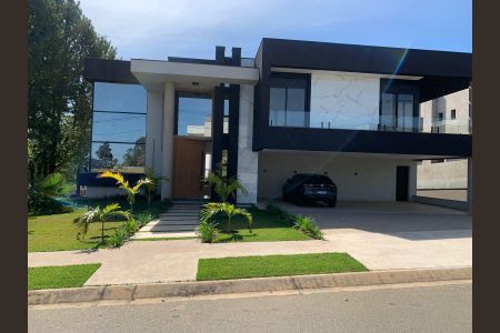 Casa de condomínio à venda com 408m², 4 quartos e 8 vagas Casa de condomínio à venda com 408m², 4 quartos e 8 vagasFachada