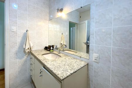 Apartamento para alugar com 130m², 3 quartos e 1 vaga Apartamento para alugar com 130m², 3 quartos e 1 vagaBanheiro