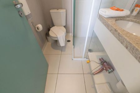 Banheiro de kitnet/studio para alugar com 1 quarto, 22m² em Centro Histórico de São Paulo, São Paulo