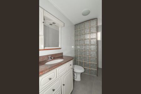 Banheiro de apartamento à venda com 1 quarto, 72m² em Auxiliadora, Porto Alegre