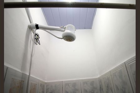 Banheiro de kitnet/studio para alugar com 1 quarto, 40m² em Penha Circular, Rio de Janeiro