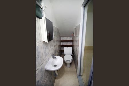 Banheiro de kitnet/studio para alugar com 1 quarto, 40m² em Penha Circular, Rio de Janeiro