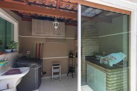 Casa à venda com 110m², 3 quartos e 2 vagasÁrea gourmet e de serviço