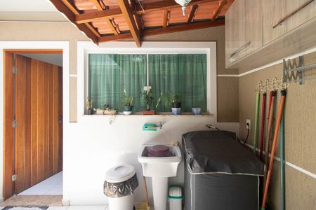 Casa à venda com 110m², 3 quartos e 2 vagasÁrea gourmet e de serviço