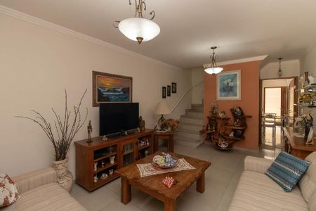 Casa à venda com 110m², 3 quartos e 2 vagasSala