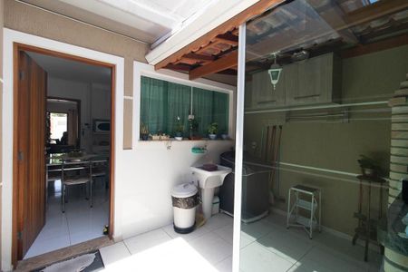 Casa à venda com 110m², 3 quartos e 2 vagasÁrea gourmet e de serviço