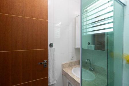 Casa à venda com 110m², 3 quartos e 2 vagasBanheiro da Suíte