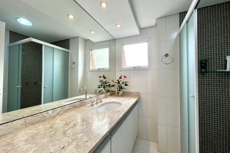 Apartamento para alugar com 158m², 3 quartos e 2 vagas Apartamento para alugar com 158m², 3 quartos e 2 vagasBanheiro da Suíte 1