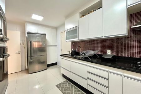 Apartamento para alugar com 158m², 3 quartos e 2 vagas Apartamento para alugar com 158m², 3 quartos e 2 vagasCozinha