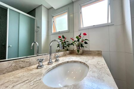 Apartamento para alugar com 158m², 3 quartos e 2 vagas Apartamento para alugar com 158m², 3 quartos e 2 vagasBanheiro da Suíte 1