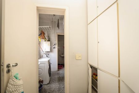 Apartamento à venda com 110m², 3 quartos e 2 vagas Apartamento à venda com 110m², 3 quartos e 2 vagasQuarto de Serviço