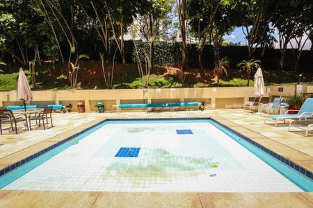 Apartamento à venda com 110m², 3 quartos e 2 vagas Apartamento à venda com 110m², 3 quartos e 2 vagasÁrea comum - Piscina