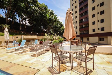 Apartamento à venda com 110m², 3 quartos e 2 vagas Apartamento à venda com 110m², 3 quartos e 2 vagasÁrea comum - Piscina