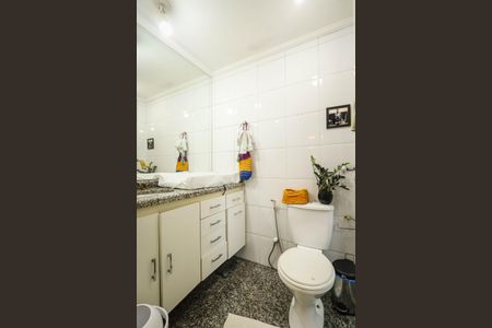Apartamento à venda com 110m², 3 quartos e 2 vagas Apartamento à venda com 110m², 3 quartos e 2 vagasBanheiro da Suite