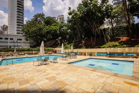 Apartamento à venda com 110m², 3 quartos e 2 vagas Apartamento à venda com 110m², 3 quartos e 2 vagasÁrea comum - Piscina