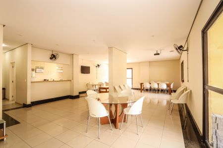 Apartamento à venda com 110m², 3 quartos e 2 vagas Apartamento à venda com 110m², 3 quartos e 2 vagasÁrea comum - Salão de festas