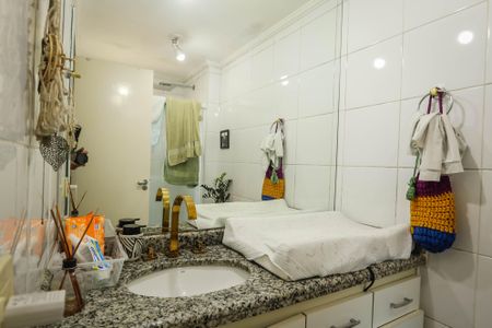 Apartamento à venda com 110m², 3 quartos e 2 vagas Apartamento à venda com 110m², 3 quartos e 2 vagasBanheiro da Suite