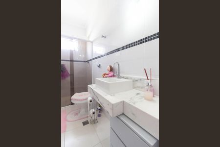 Casa à venda com 200m², 3 quartos e 3 vagasBanheiro 2