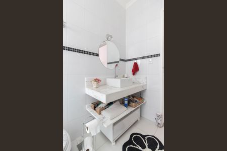 Casa à venda com 200m², 3 quartos e 3 vagasBanheiro 1