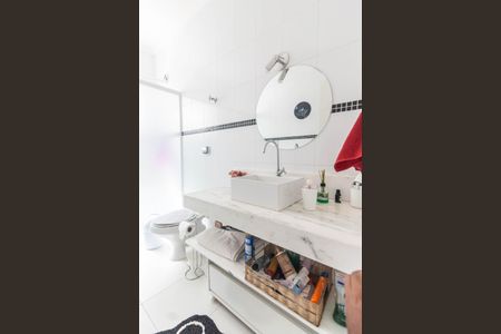 Casa à venda com 200m², 3 quartos e 3 vagasBanheiro 1