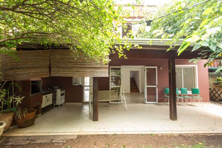 Casa de condomínio à venda com 194m², 3 quartos e 4 vagas Casa de condomínio à venda com 194m², 3 quartos e 4 vagasQuintal