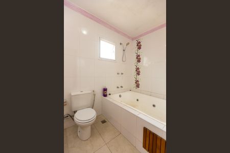 Casa de condomínio à venda com 194m², 3 quartos e 4 vagas Casa de condomínio à venda com 194m², 3 quartos e 4 vagasBanheiro da Suíte 2