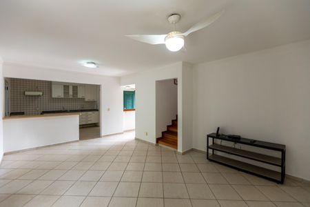 Casa de condomínio à venda com 194m², 3 quartos e 4 vagas Casa de condomínio à venda com 194m², 3 quartos e 4 vagasSala