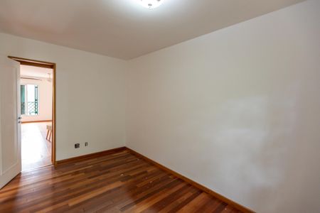 Casa de condomínio à venda com 194m², 3 quartos e 4 vagas Casa de condomínio à venda com 194m², 3 quartos e 4 vagasQuarto 1