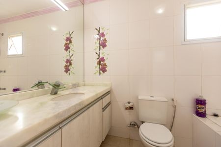 Casa de condomínio à venda com 194m², 3 quartos e 4 vagas Casa de condomínio à venda com 194m², 3 quartos e 4 vagasBanheiro da Suíte 2