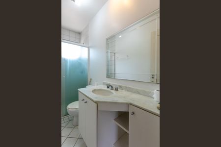 Casa de condomínio à venda com 194m², 3 quartos e 4 vagas Casa de condomínio à venda com 194m², 3 quartos e 4 vagasBanheiro da Suíte 1