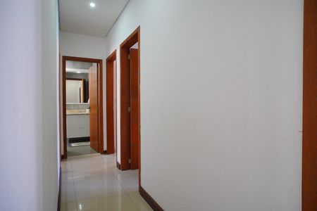 Apartamento para alugar com 107m², 3 quartos e sem vagaCorredor 