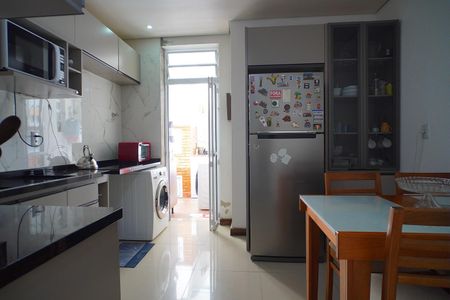 Apartamento para alugar com 107m², 3 quartos e sem vagaCozinha 