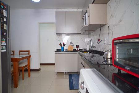 Apartamento para alugar com 107m², 3 quartos e sem vagaCozinha 